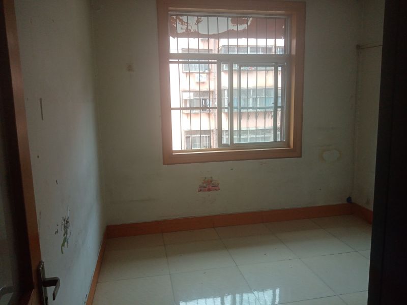 家具家電齊全，暖氣齊全4室2廳