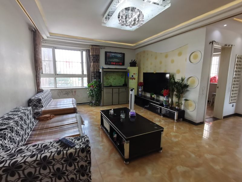 百合花園電梯三樓140.52平西戶，三室兩廳兩衛(wèi)精裝修