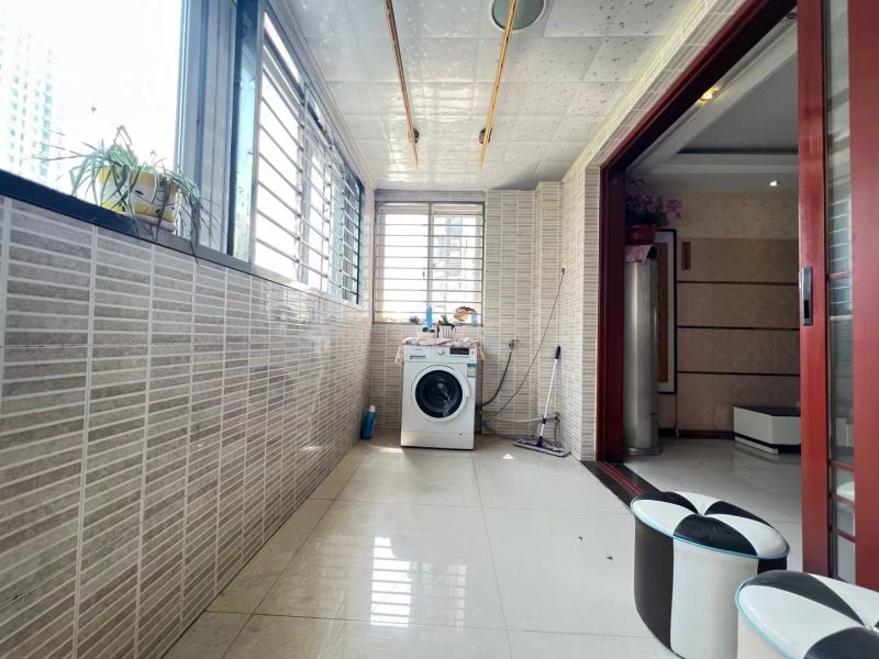 普通裝修3室4廳1衛(wèi)154m22500元/月