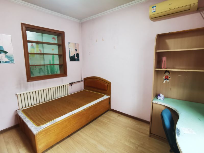 普通裝修3室1廳1衛(wèi)120m2900元/月