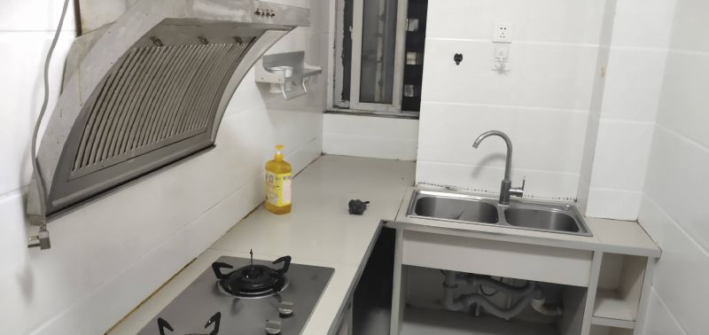 普通裝修2室2廳1衛(wèi)95m21300元/月