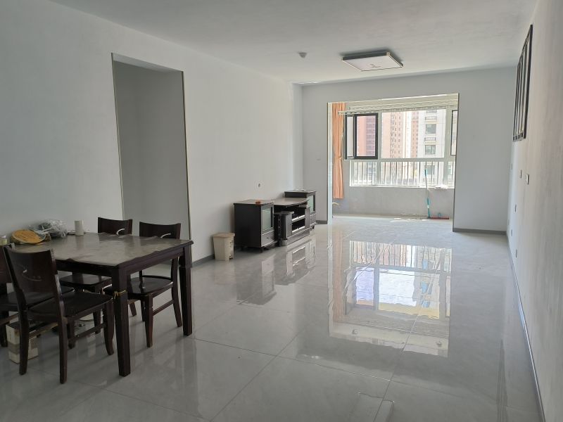 品質(zhì)小區(qū)！4室2廳2衛(wèi)141m2，近學(xué)校，隨時(shí)看房。