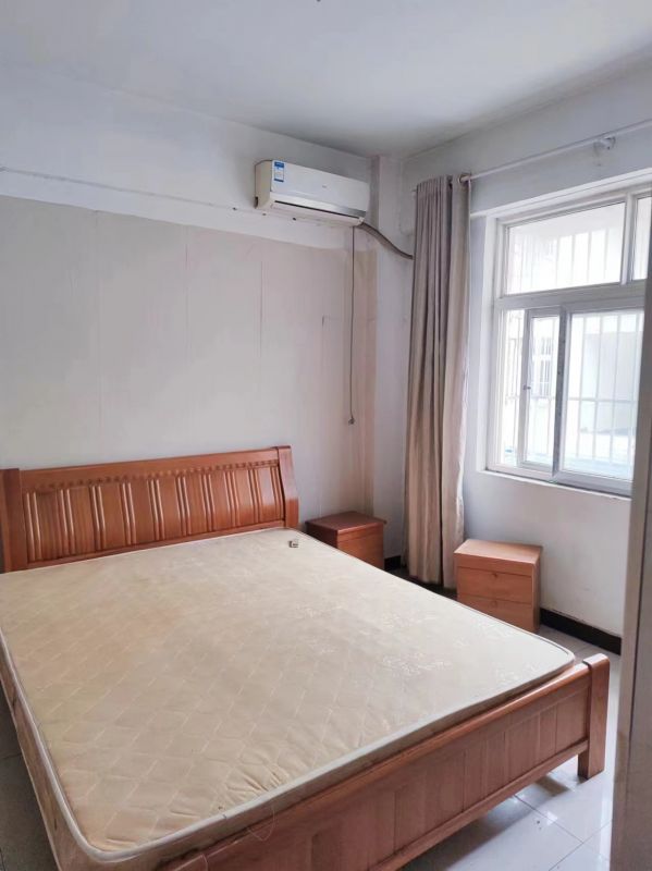 普通裝修2室1廳1衛(wèi)70m2800元/月