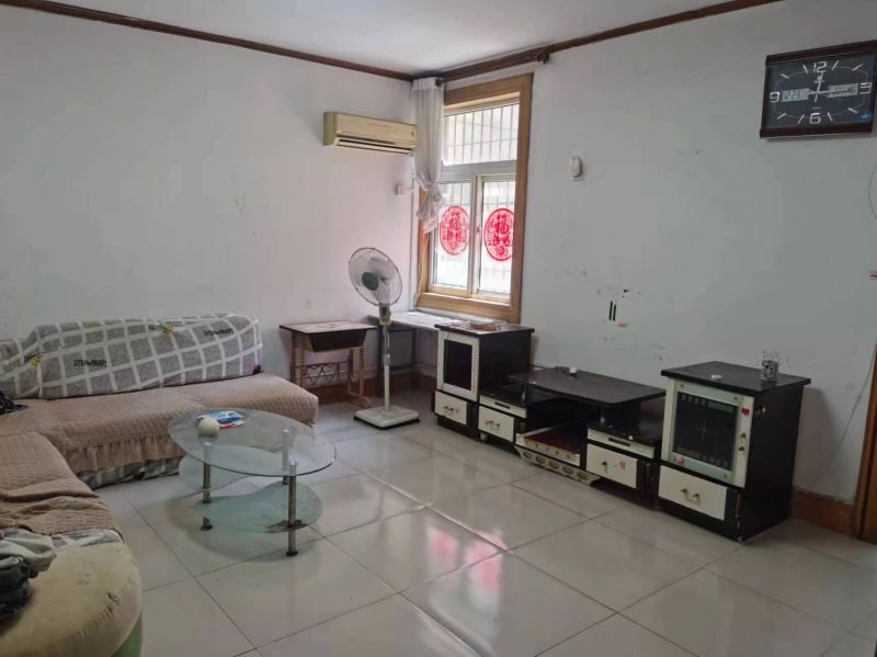 新興南區(qū)3室1廳1衛(wèi)93m21350元/月