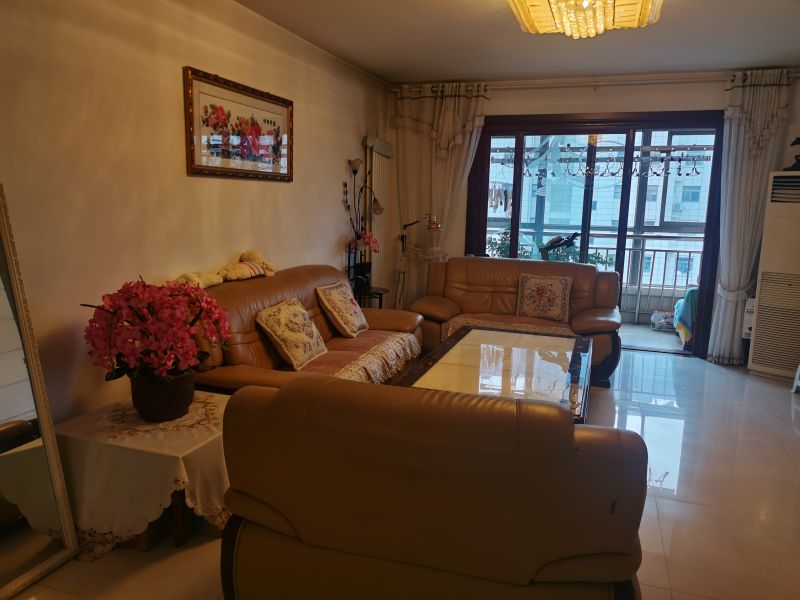 華騰小區(qū)南北通透精裝修房源出售