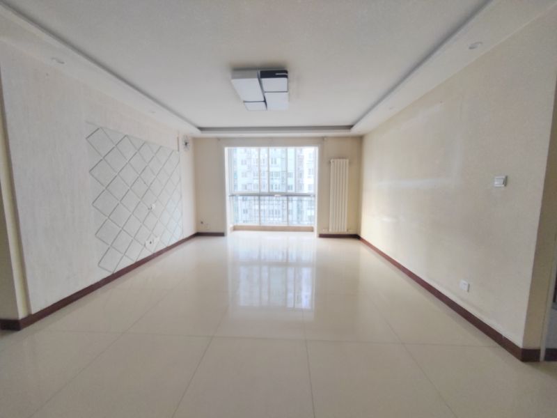 新上！急售好房，3室2廳1衛(wèi)118m2普通裝修。