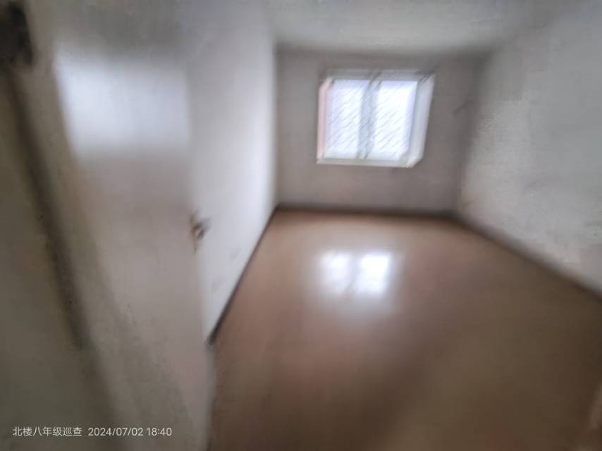 品質(zhì)小區(qū)！3室2廳1衛(wèi)130m2，拎包入駐，隨時看房。