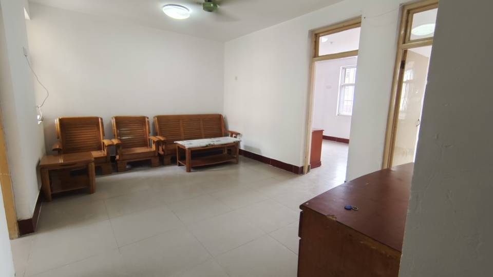 步梯2樓3室2廳1衛(wèi)90m265萬元