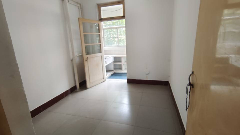 步梯二樓3室2廳1衛(wèi)90m265萬元