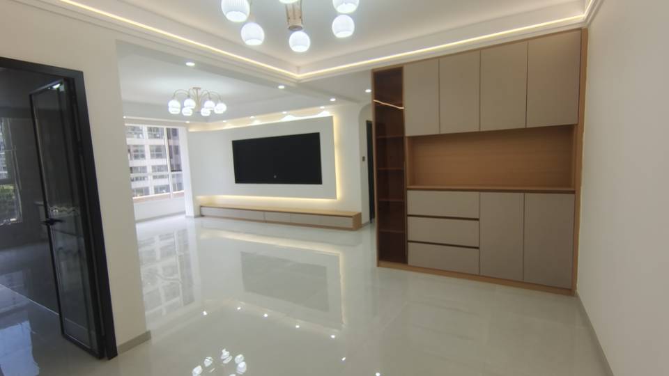 新裝大3室134m2滿兩年120萬可議