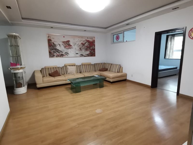 品質(zhì)小區(qū)！3室2廳1衛(wèi)130m2，拎包入駐，隨時(shí)看房。