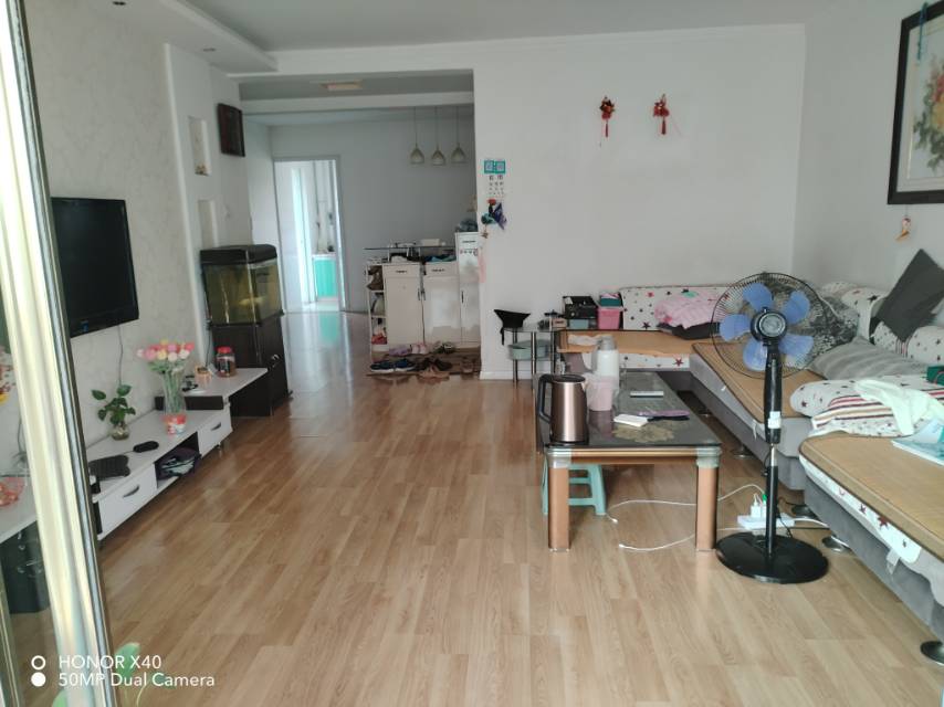 低價(jià)急售3室2廳2衛(wèi)138平方106萬