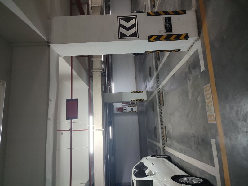 涵翠苑B區(qū)車位，車位位于27號樓電梯口處，22號樓電梯口北側(cè)，好停車，位置佳