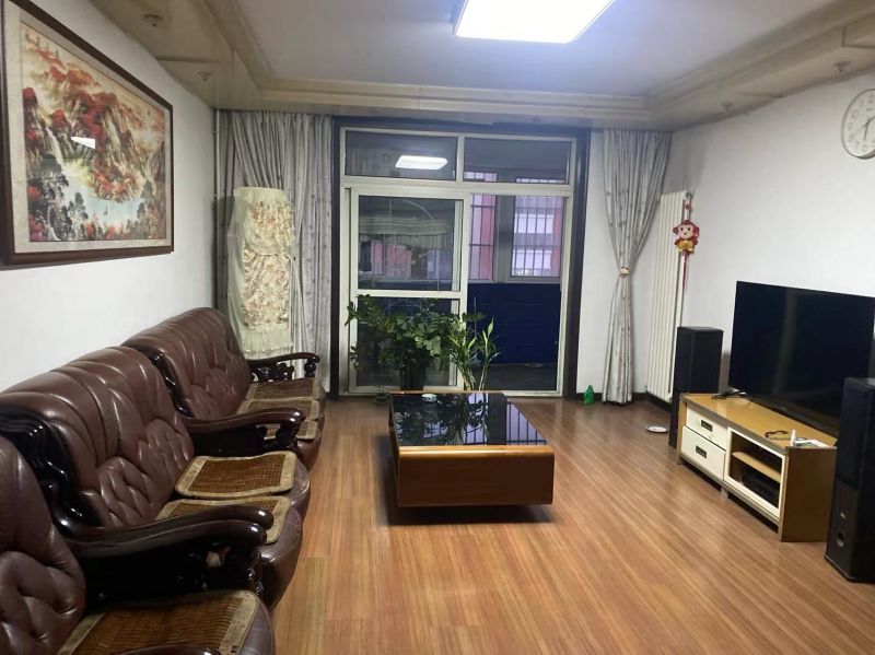 精裝修3室2廳1衛(wèi)135m21400元/月