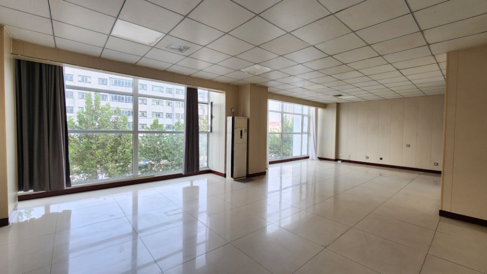 人民醫(yī)院對(duì)過(guò)寫(xiě)字樓1室1廳1衛(wèi)1200m22200元/月