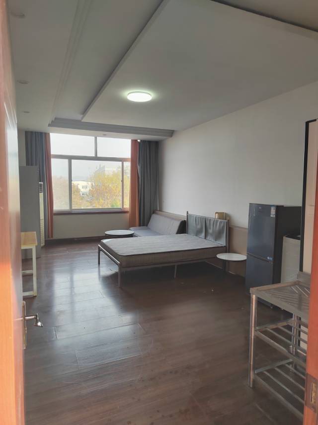 精裝修1室1廳1衛(wèi)60m2800元/月