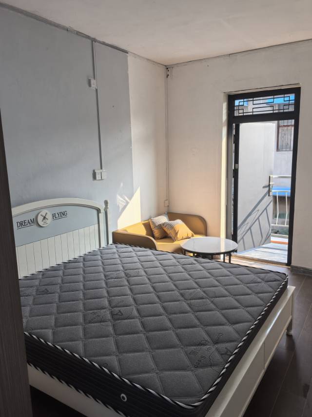 精裝修1室0廳1衛(wèi)48m2850元/月