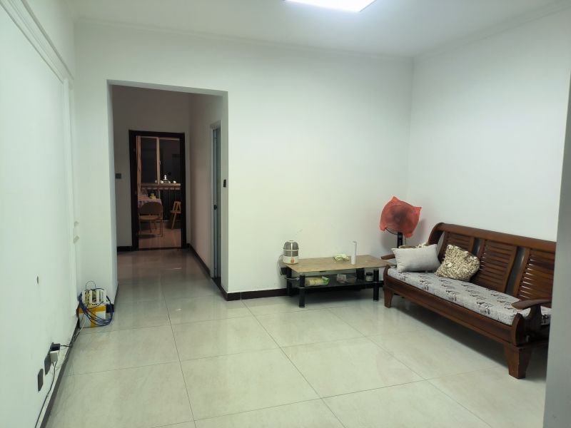 城北3室1廳1衛(wèi)99m256萬元