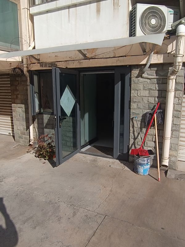 滕陽(yáng)麗都車庫(kù)出租