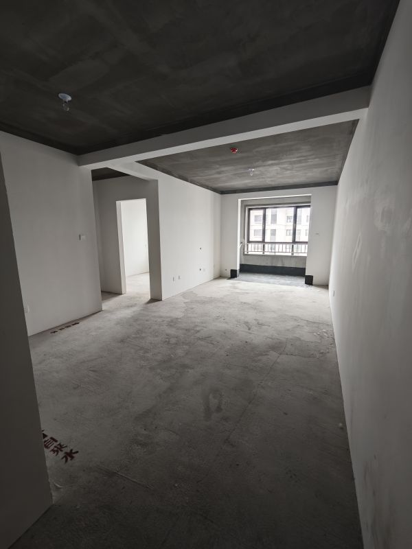 毛坯3室2廳1衛(wèi)105m245萬(wàn)元