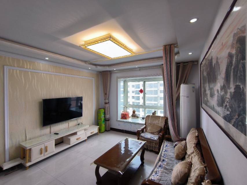 精裝修2室2廳1衛(wèi)95m21550元/月