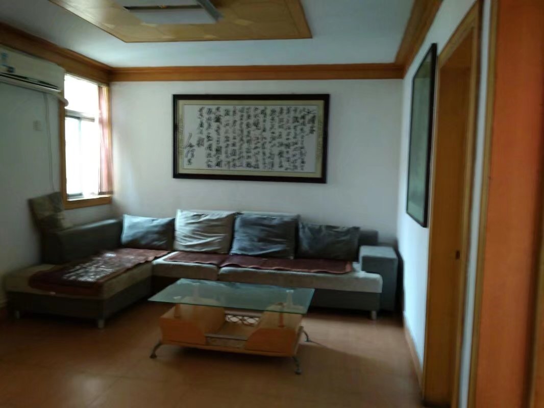 3室2廳1衛(wèi)， 繁華商圈，近學(xué)校，好房出租。