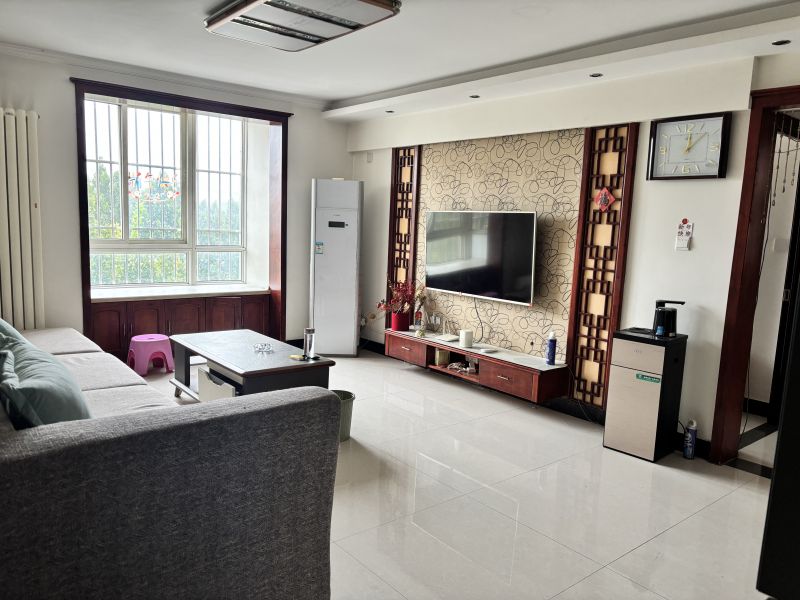 精裝修3室1廳1衛(wèi)120m2