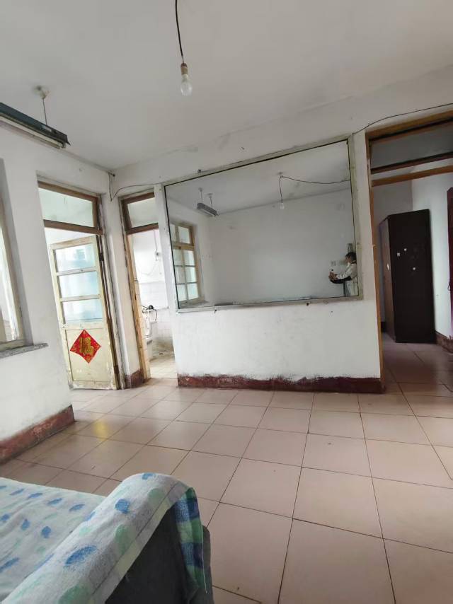 普通裝修3室1廳1衛(wèi)80m2500元/月