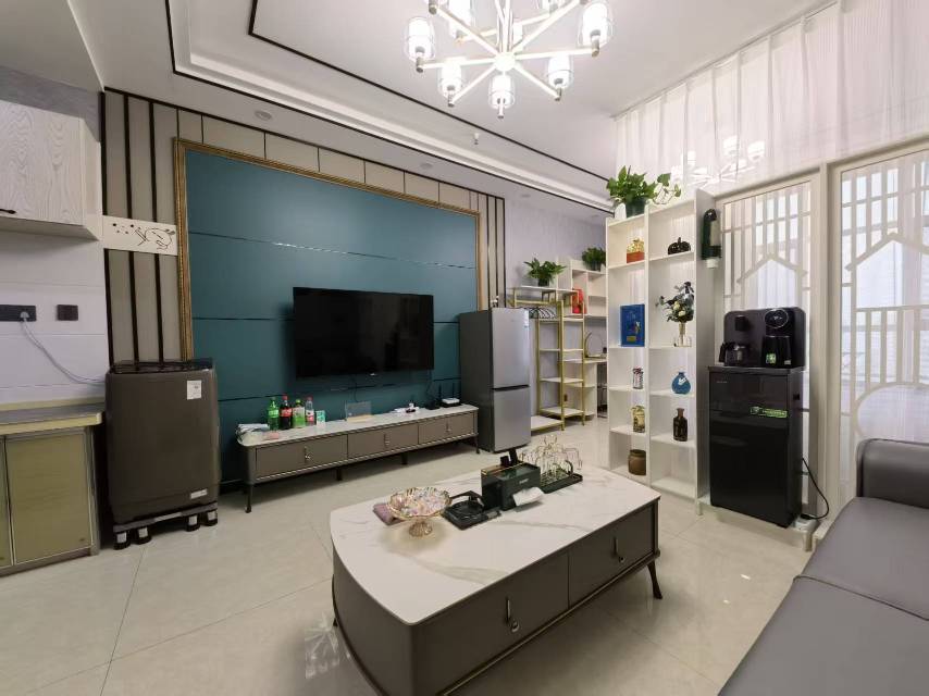 精裝修1室1廳1衛(wèi)51m240萬元