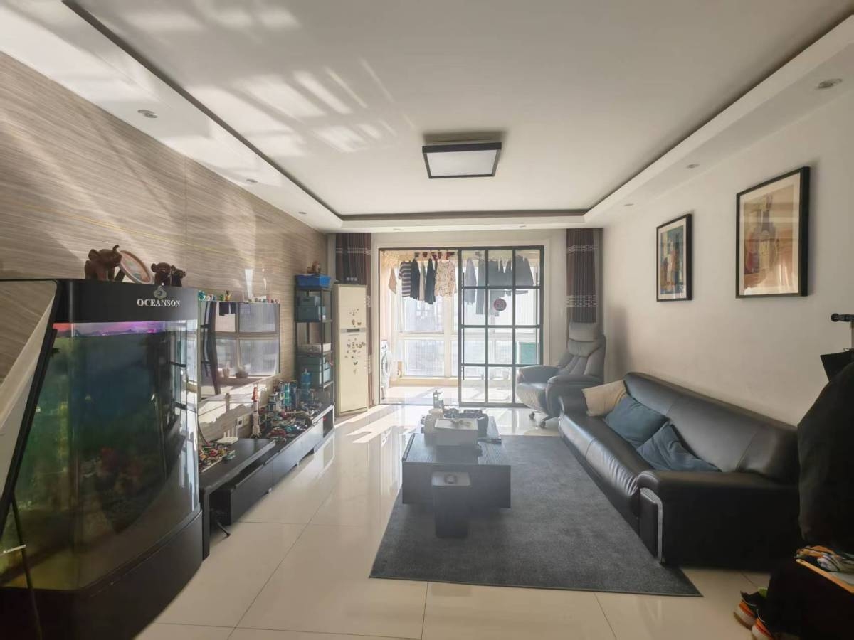 遠(yuǎn)航東區(qū)，房東置換急售，送裝修，采光好，誠心出售，隨時(shí)看遠(yuǎn)房。