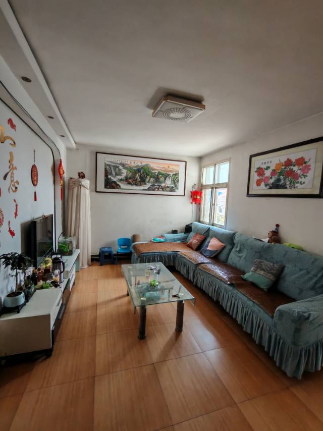 普通裝修3室1廳1衛(wèi)80m251萬元