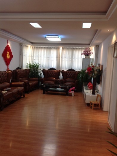 交通便利四通八，達全裝修景觀房，南北通宜居住