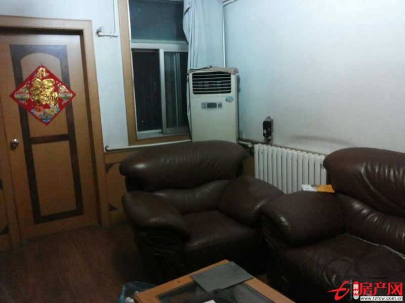 步行街附近精裝家具齊全分租