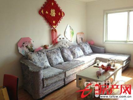 滕州御冠麗景精裝修婚房全新木地板