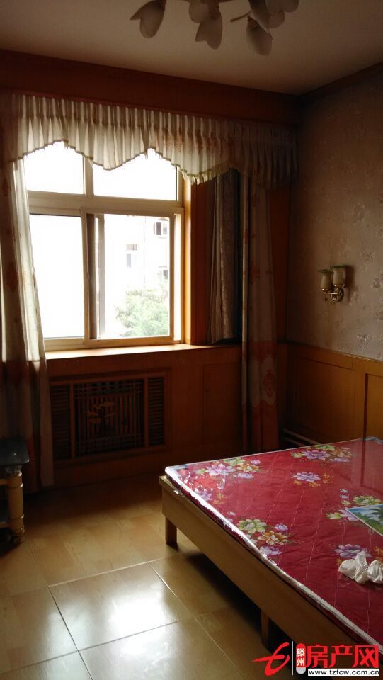 新興北區(qū)供暖精裝兩居室，家具齊全、拎包即住