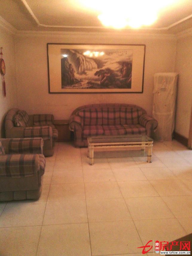 市中心富士公寓，二樓家具齊全有暖氣