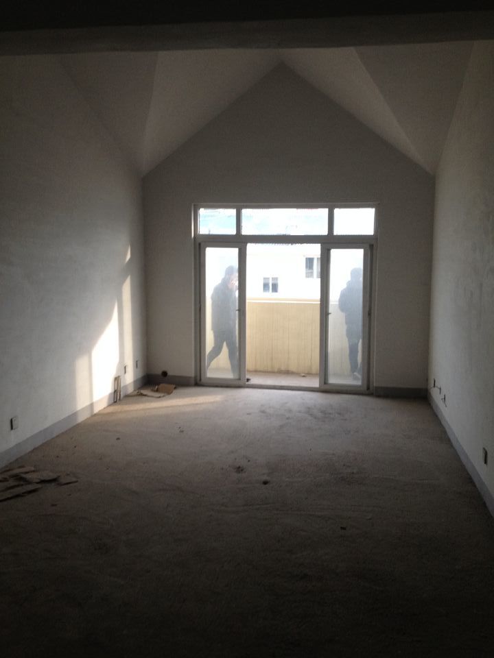 位于城北交通便利就近長途汽車站。倫達附近南北通透稀缺戶型