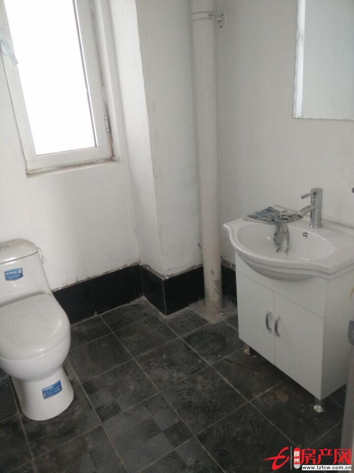 中央城小區(qū)，裝修，有家具，很干凈漂亮的房子