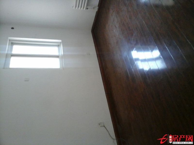 問天廣場三期，租金低，精裝修，供暖，很溫馨漂亮的房子