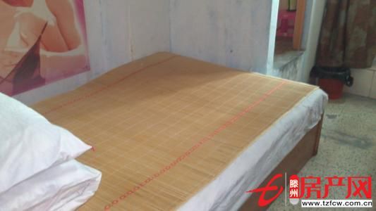 府前小區(qū)三室一廳的其中一間對(duì)外合租個(gè)人房源