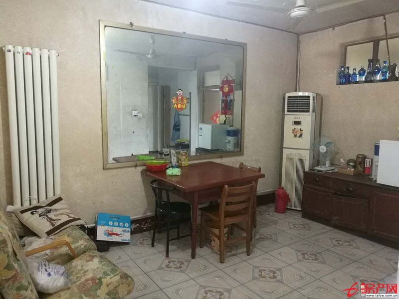 春秋閣，家具家電齊全，集體供暖