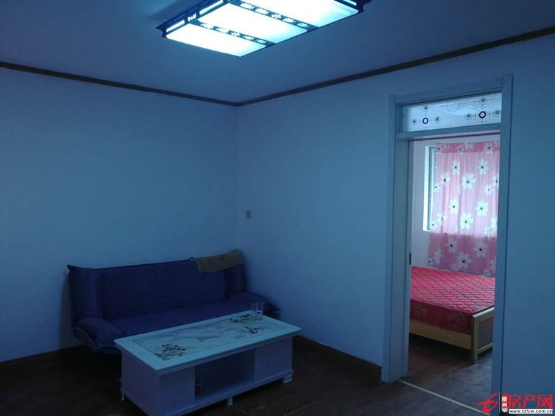 春秋閣小區(qū)，新式裝修，干凈整潔，暖氣燃?xì)恺R全