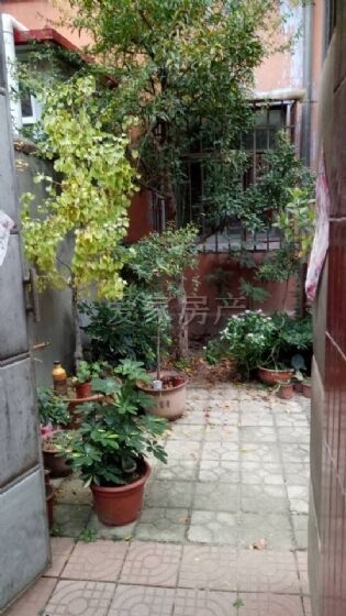 魯東小區(qū)一樓帶院有證可貸款暖氣齊全！