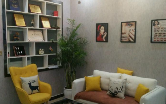 中央公館精裝修拎包即住，要全款，不可更名