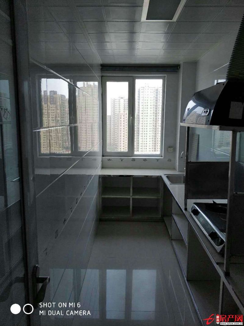 威尼斯經(jīng)典三室精裝修，可貸款，學(xué)區(qū)房