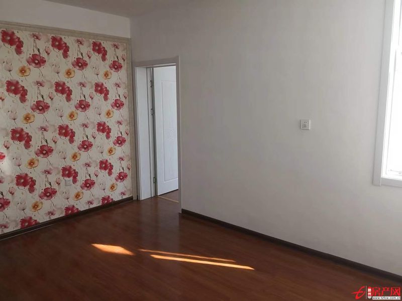 手帕廠宿舍，全新裝修，兩室朝陽，需全款。