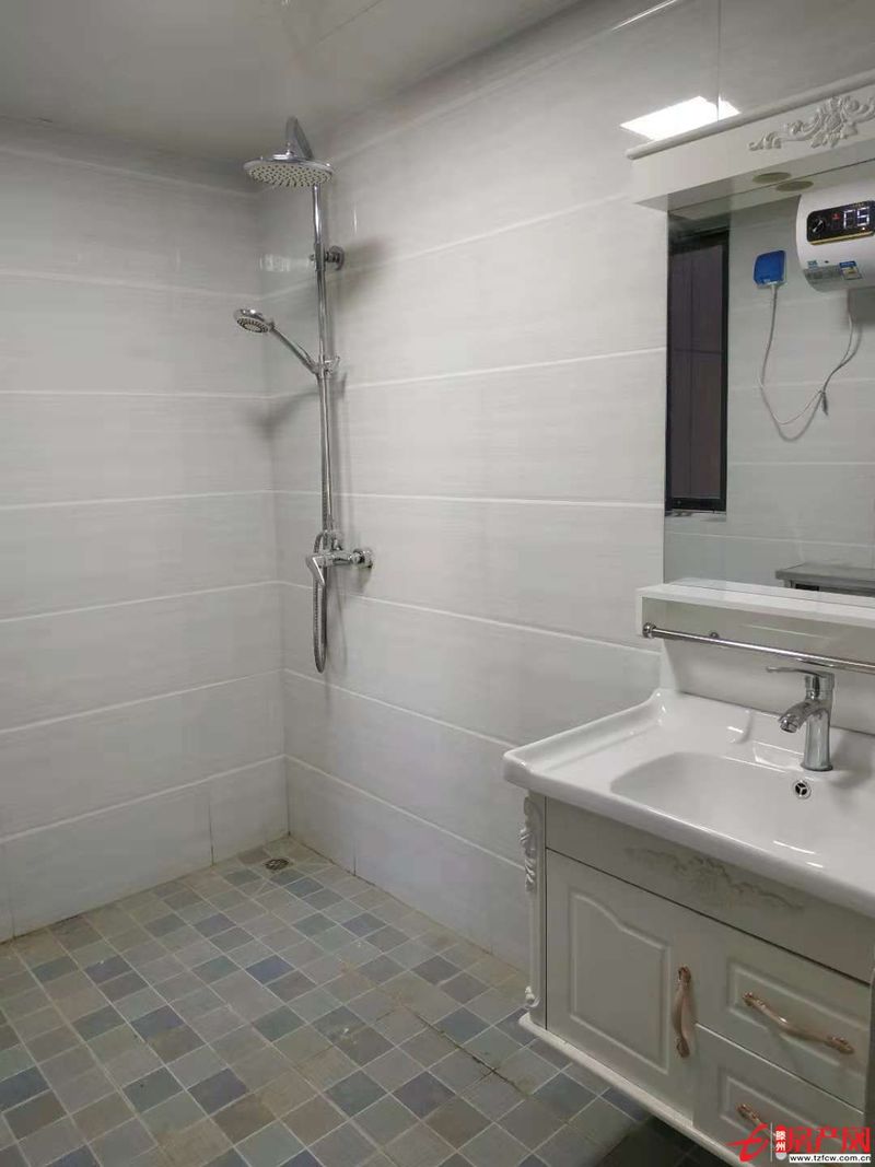 星尚城沈岳佳園市政府廣場西鄰三室二廳一廚兩衛(wèi)整租