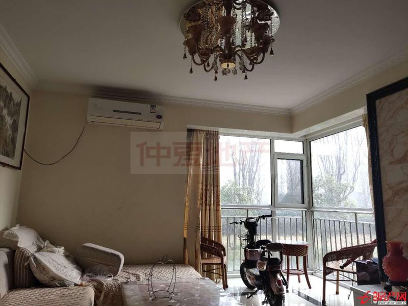 人和藍(lán)灣137平低價(jià)出售  落地窗