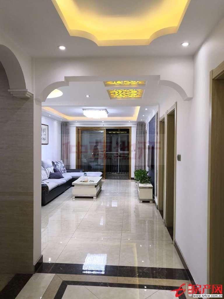 人和藍(lán)灣中間樓層精裝修??！