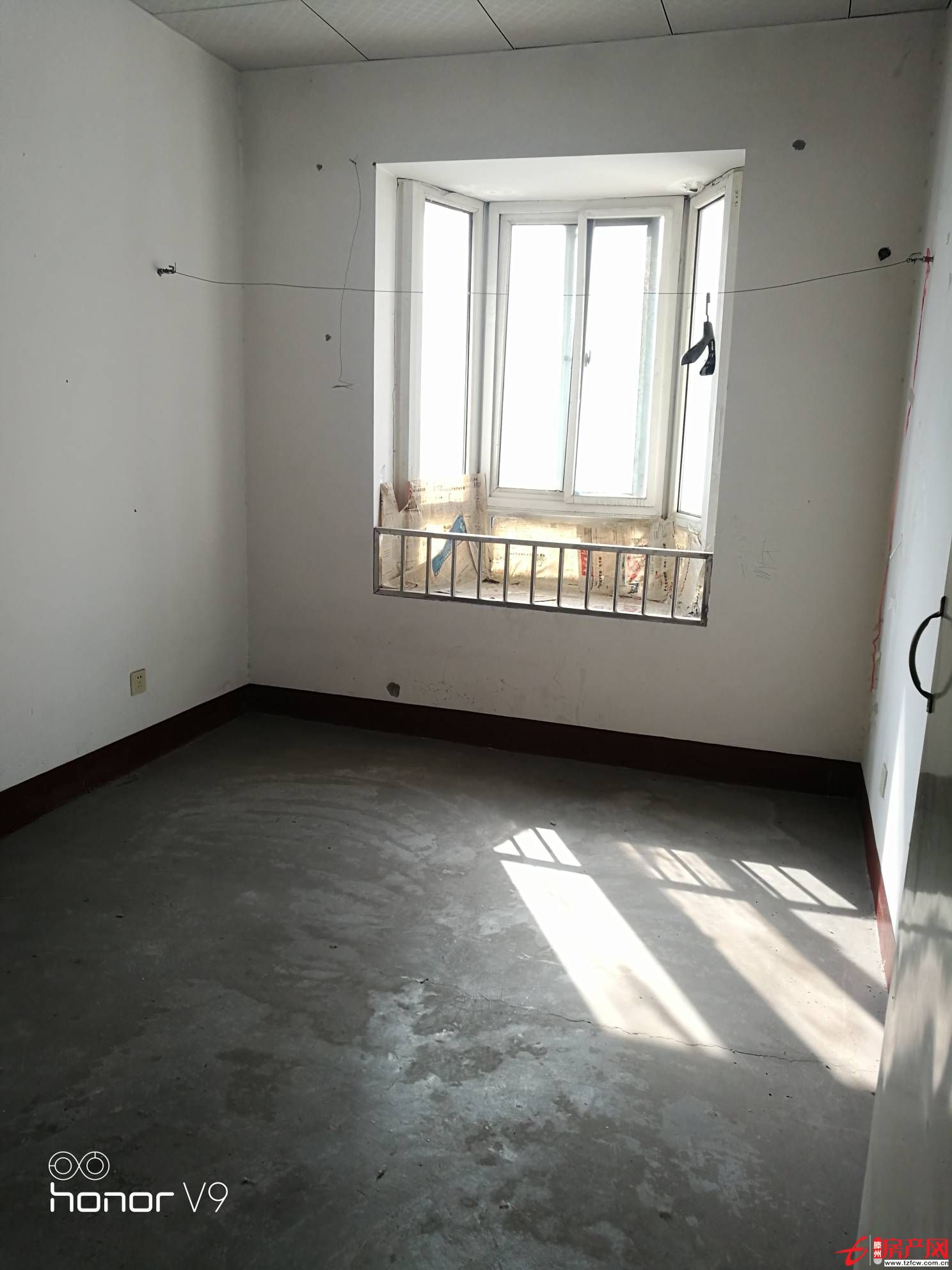 麗都水岸東區(qū)，多層六樓毛坯，三室兩廳130平85全款更名下證